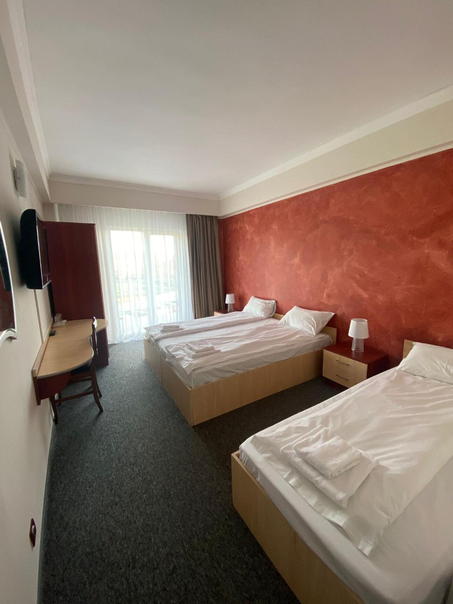 Hotel Stadion Орадя Экстерьер фото